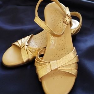 SAS Gold Strippy Sandals Tripad Comfort size 5 1/2